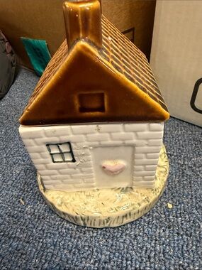 Ceramic Cottage Trinket Jar - White & Brown